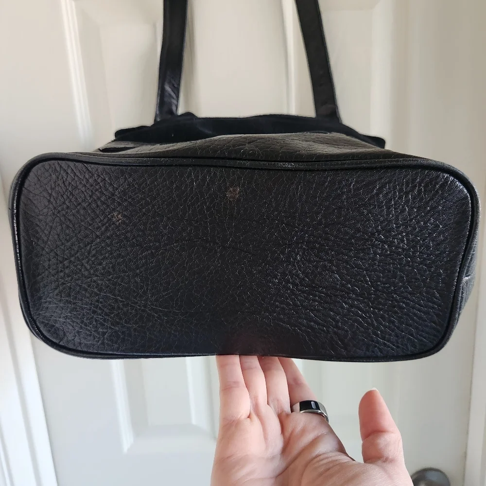 Ginnie Johansen Inc. outside bag